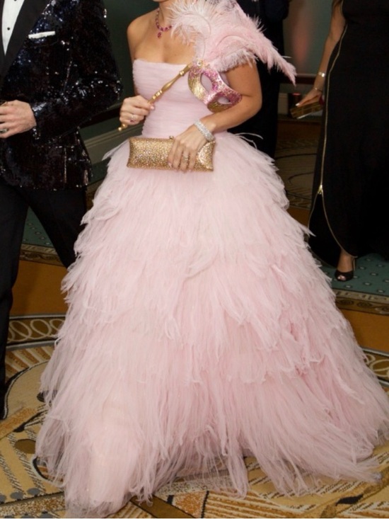 Oscar de la Renta Dresses & Skirts - Oscar de la Renta Strapless Pink Feather Ball Gown